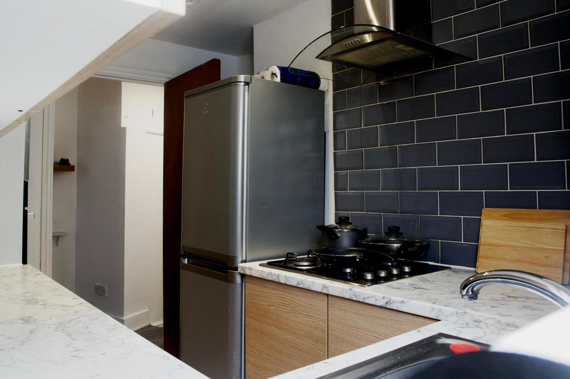 Apartment Modern 2 Bed Apartment, 8min To Stratford Station, Sleeps 6