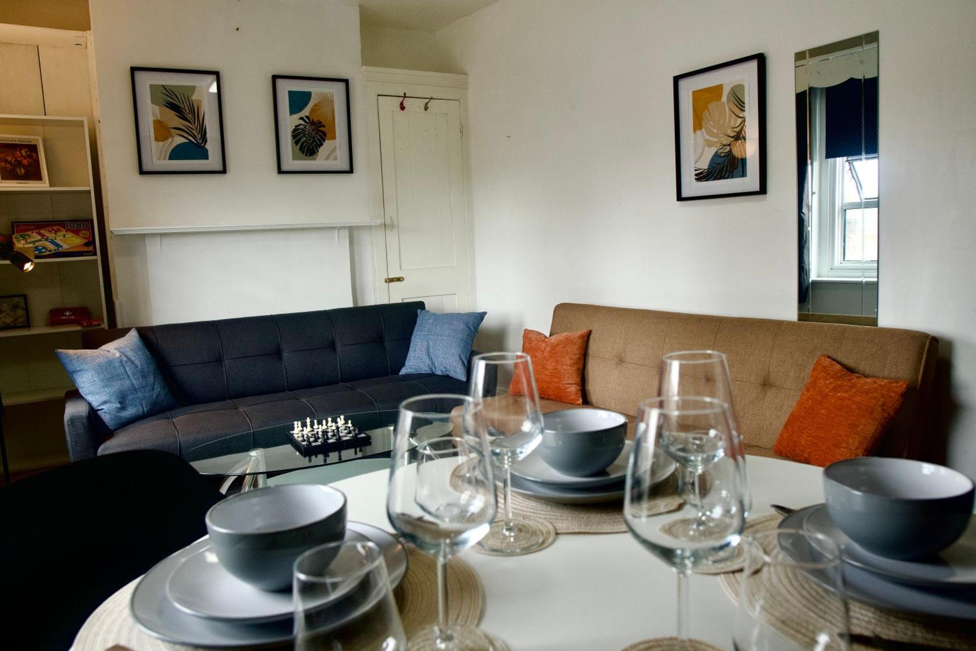 Modern 2 Bed Apartment, 8min To Stratford Station, Sleeps 6 Apartment