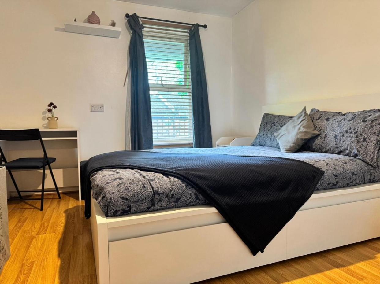 Bright & Cozy Double With Great Transport Links Homestay *