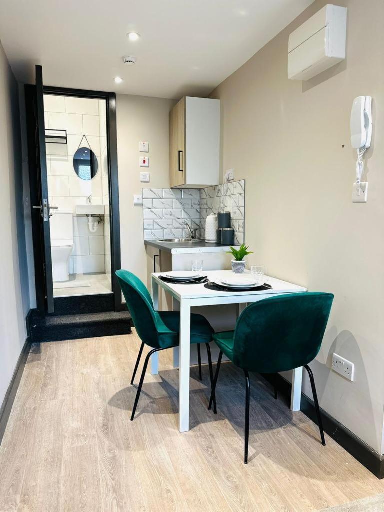 The Seven Sisters House - No 01a - Stylish Comfort Apartment *
