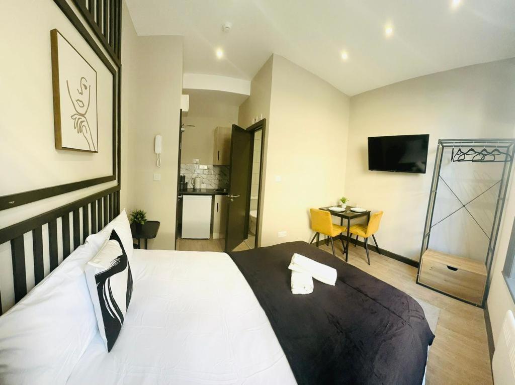 The Seven Sisters House - No 01a - Stylish Comfort Apartment London