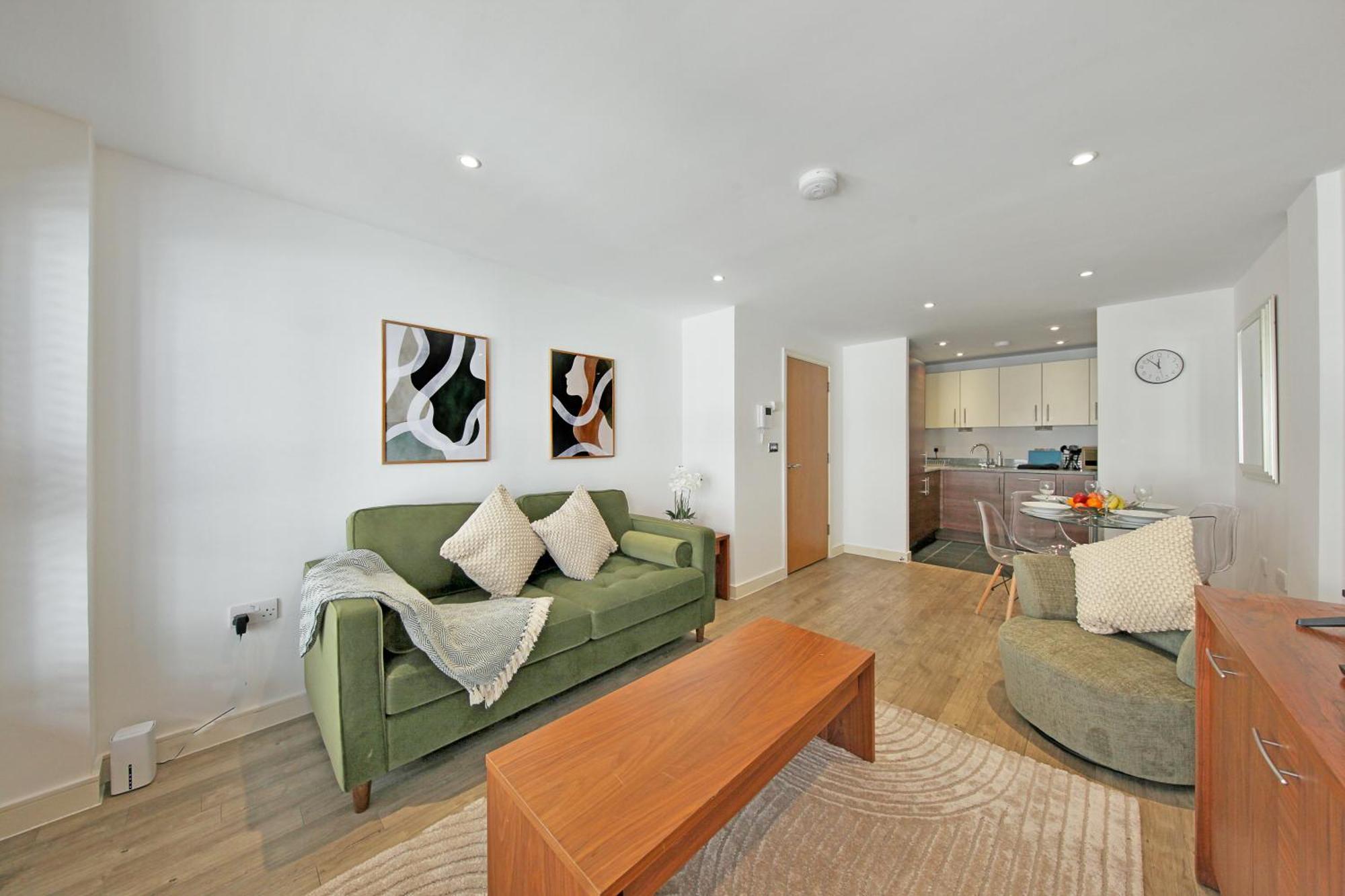 2 Bed Executive Next To Liverpool Street Free Wifi By Aparts Apartment