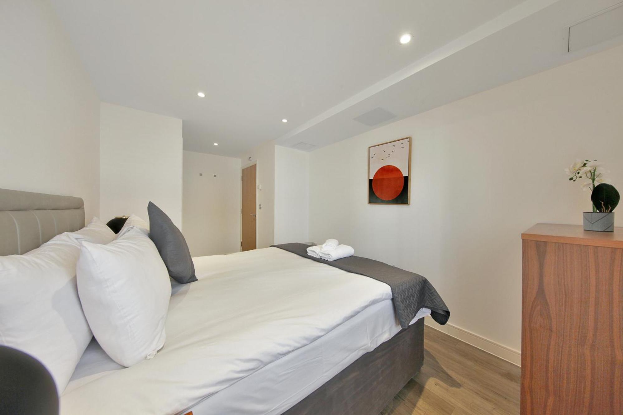 2 Bed Executive Next To Liverpool Street Free Wifi By Aparts Apartment *
