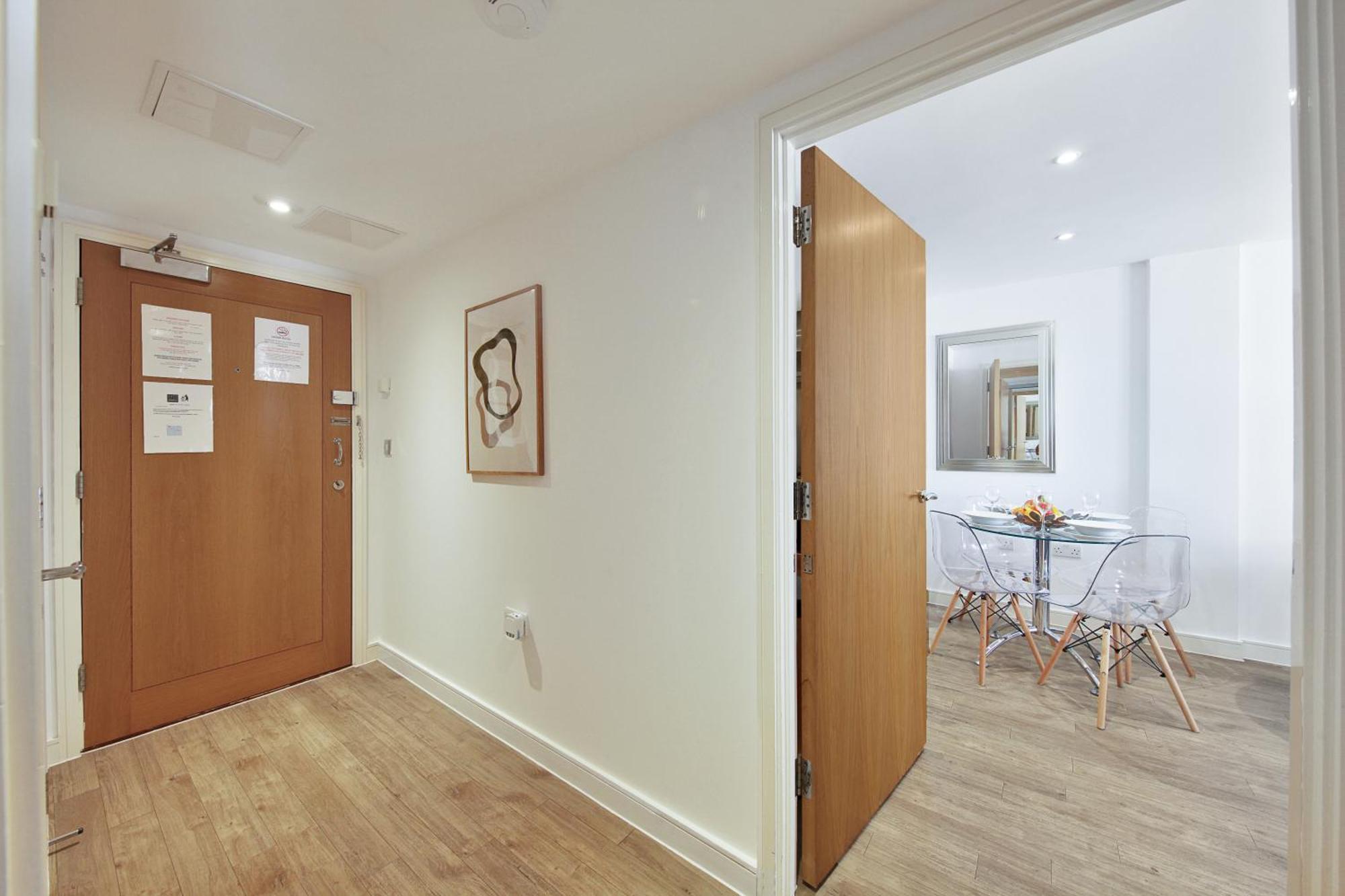 2 Bed Executive Next To Liverpool Street Free Wifi By Aparts