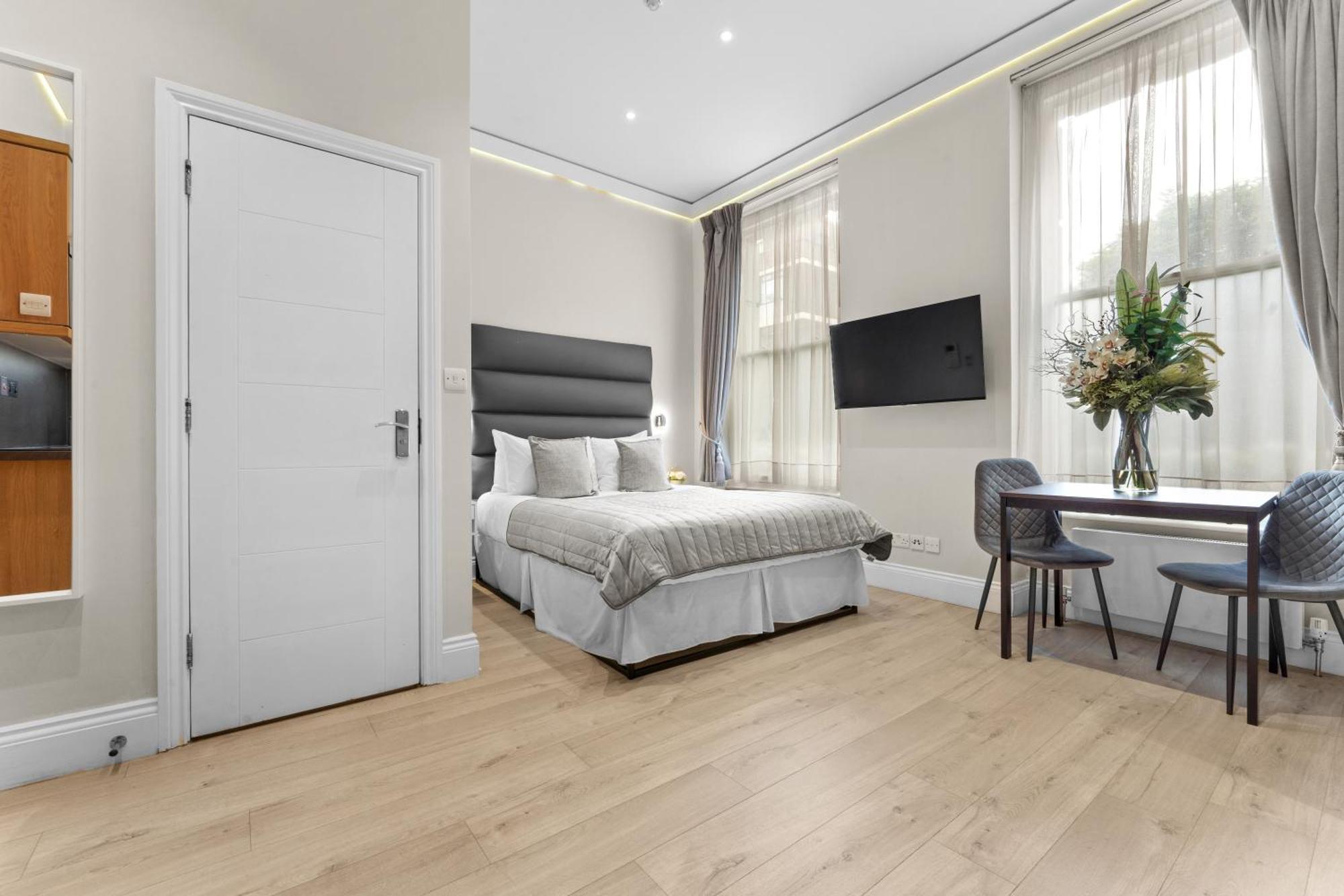 Cleveland Residences Russell Square Apartment