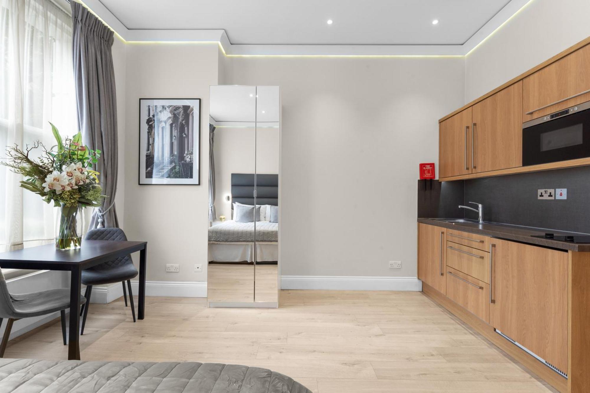 Apartment Cleveland Residences Russell Square *