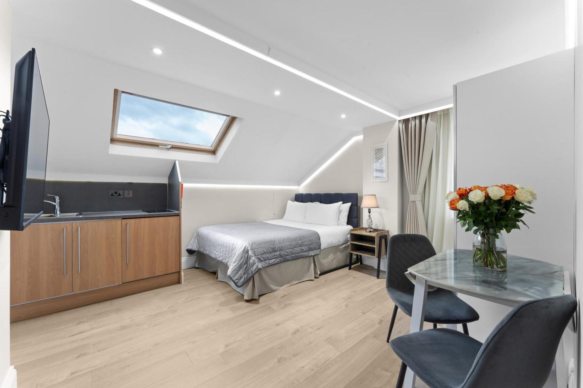 Cleveland Residences Russell Square Apartment