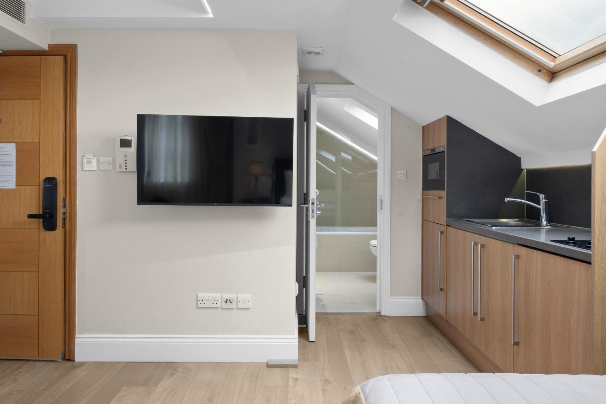 Apartment Cleveland Residences Russell Square