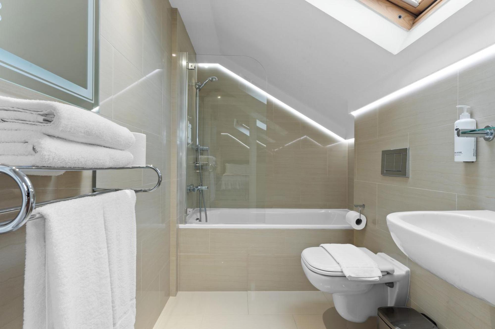 Cleveland Residences Russell Square Apartment *