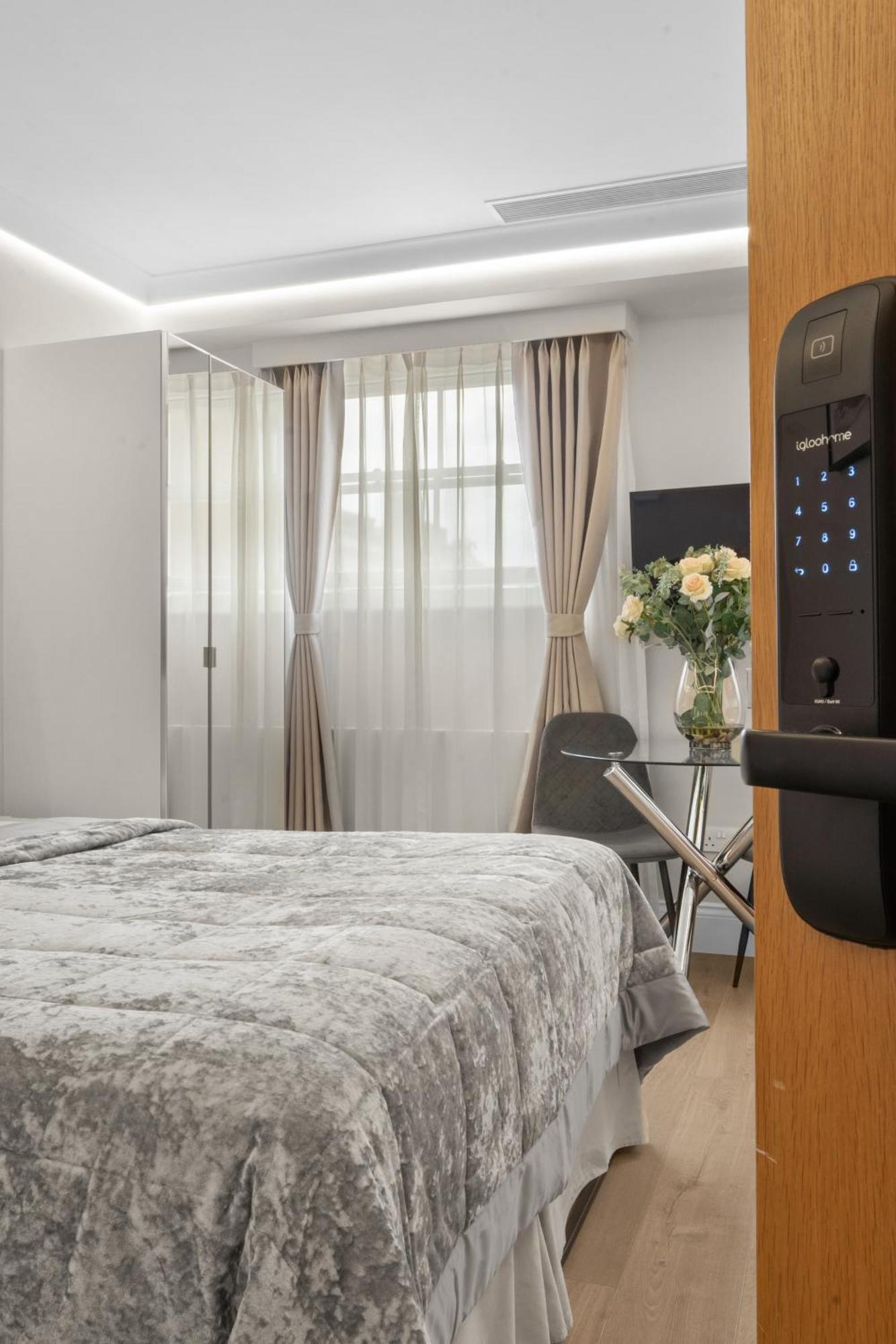 Cleveland Residences Russell Square Apartment