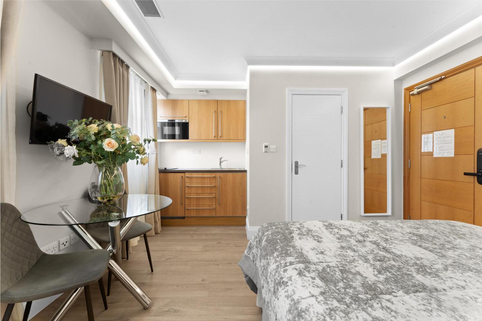 Apartment Cleveland Residences Russell Square