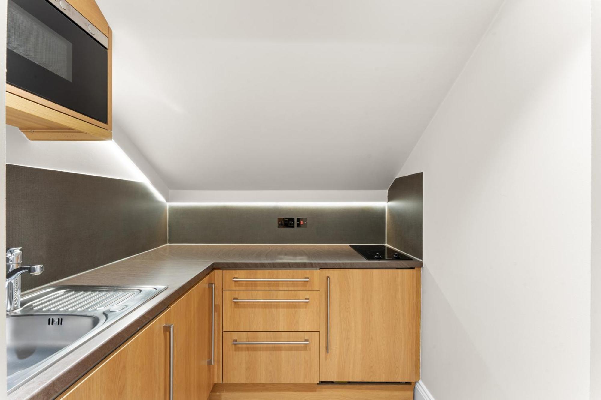 Cleveland Residences Russell Square Apartment