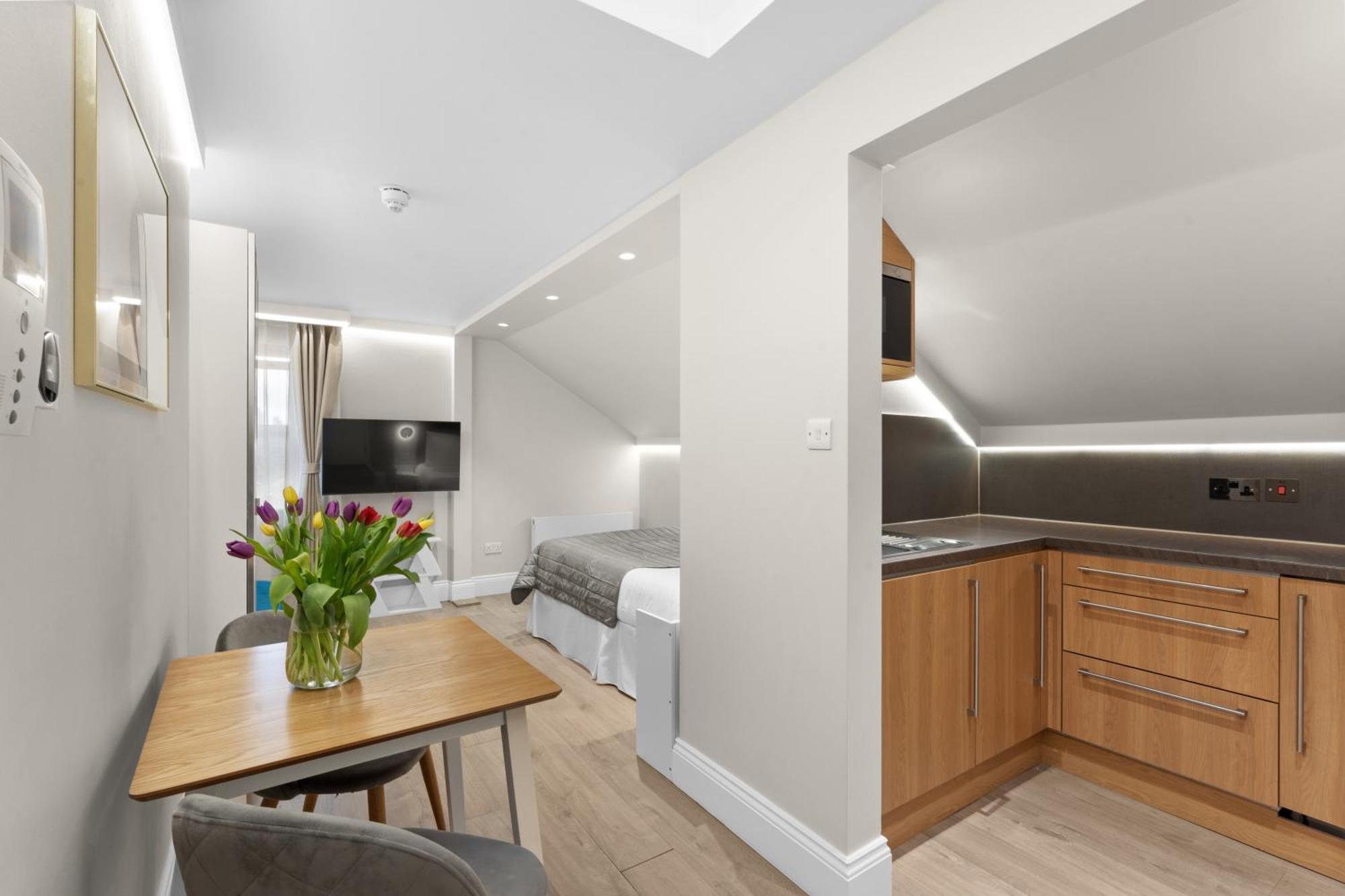 Apartment Cleveland Residences Russell Square