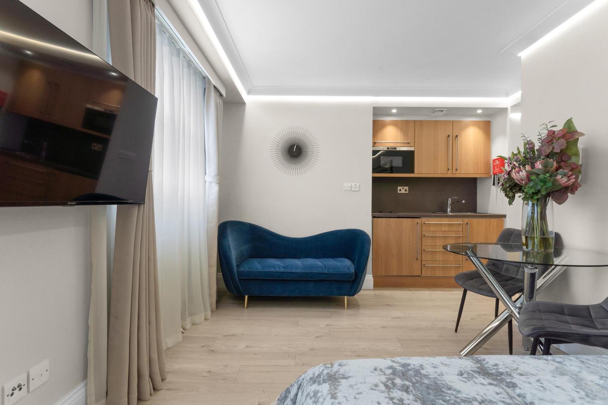 Cleveland Residences Russell Square Apartment