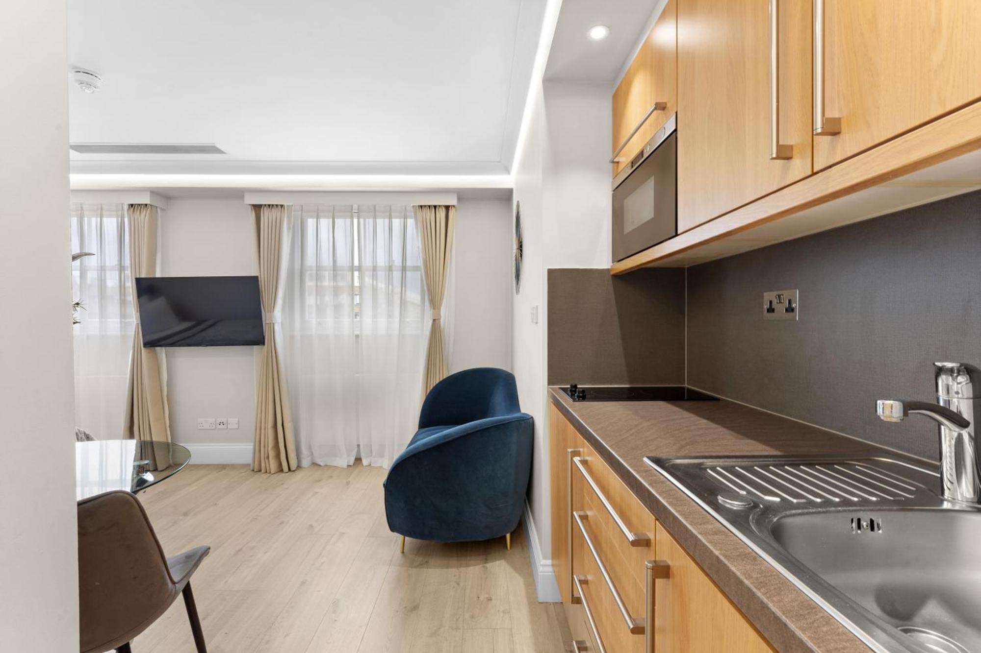 Apartment Cleveland Residences Russell Square
