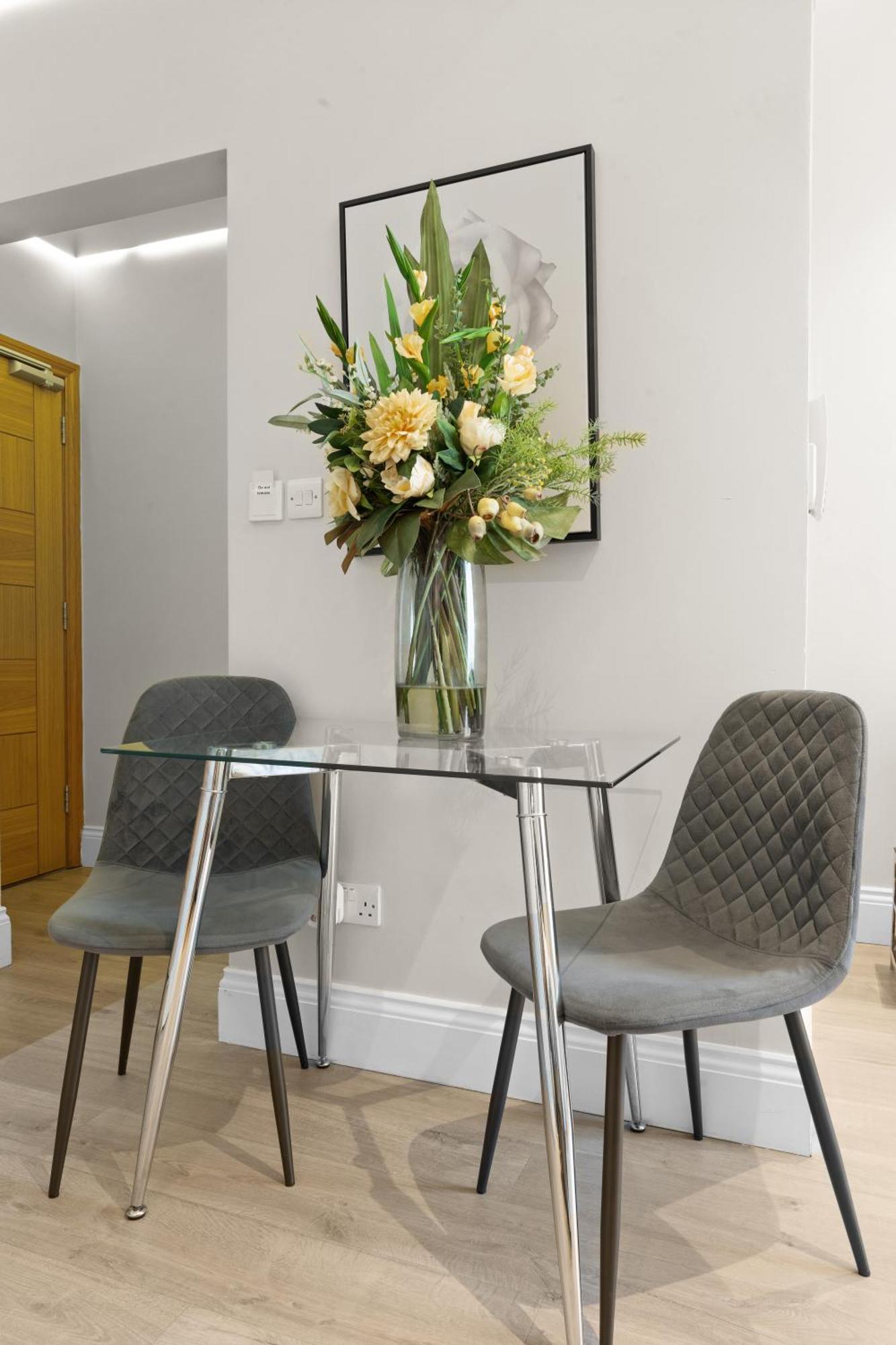Cleveland Residences Russell Square Apartment