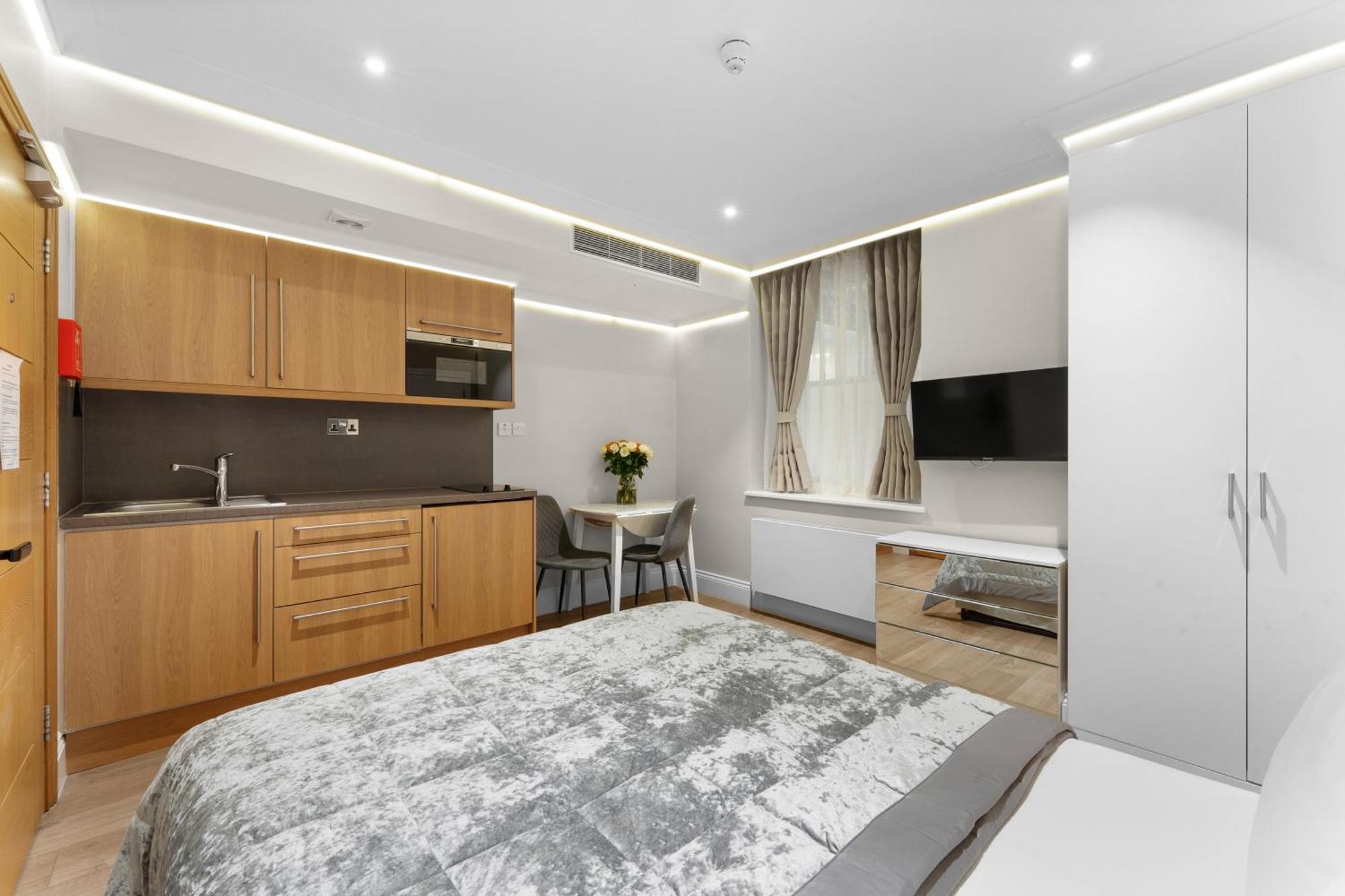 Apartment Cleveland Residences Russell Square