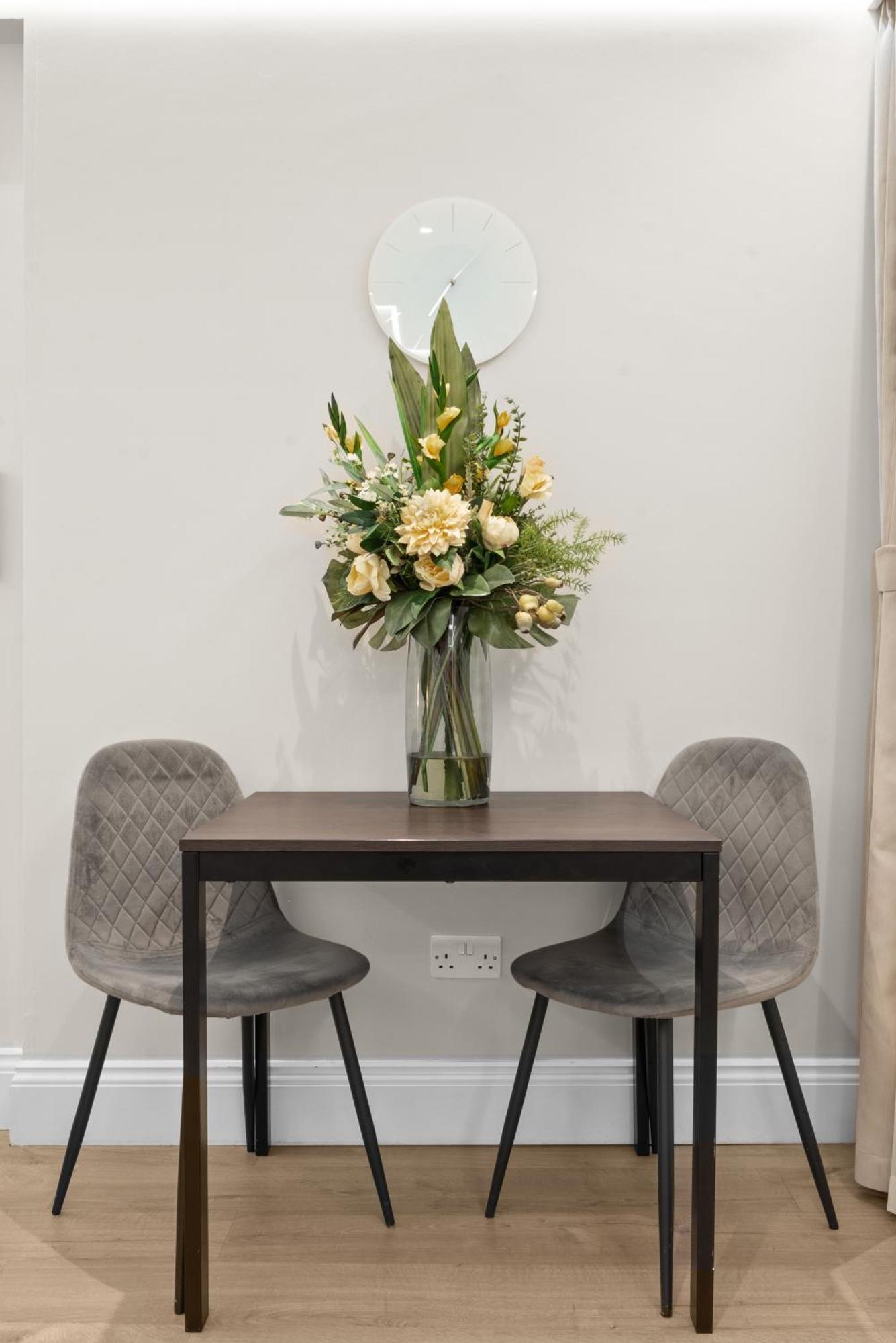 Apartment Cleveland Residences Russell Square *