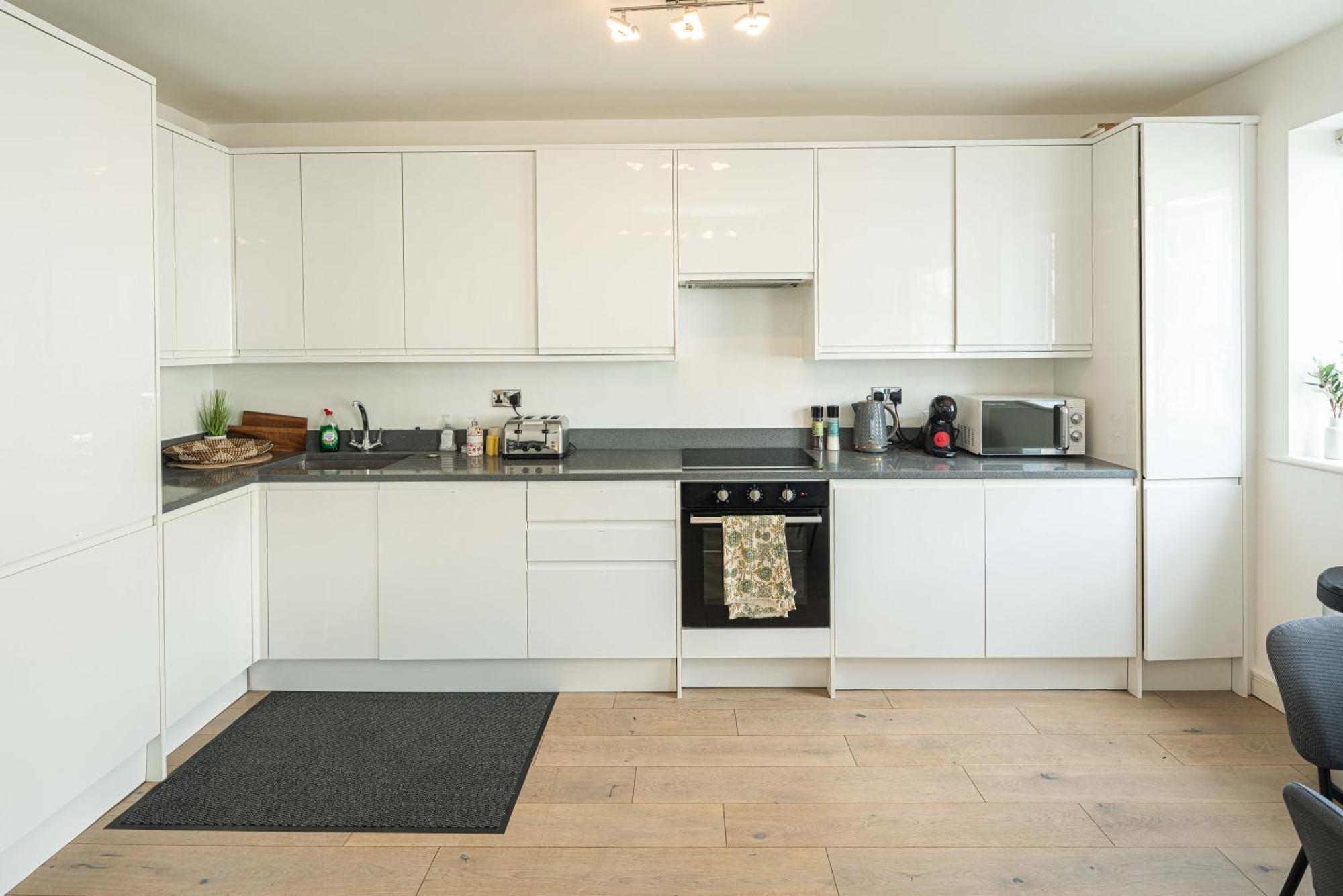 Newly Renovated 2-Bed, 2-Bath Edwardian Home In Paddington, Just Mins Walk To Hyde Park, Lancaster Gate, Kensington Gardens, Little Venice, And The West End, Zone 1 Londres