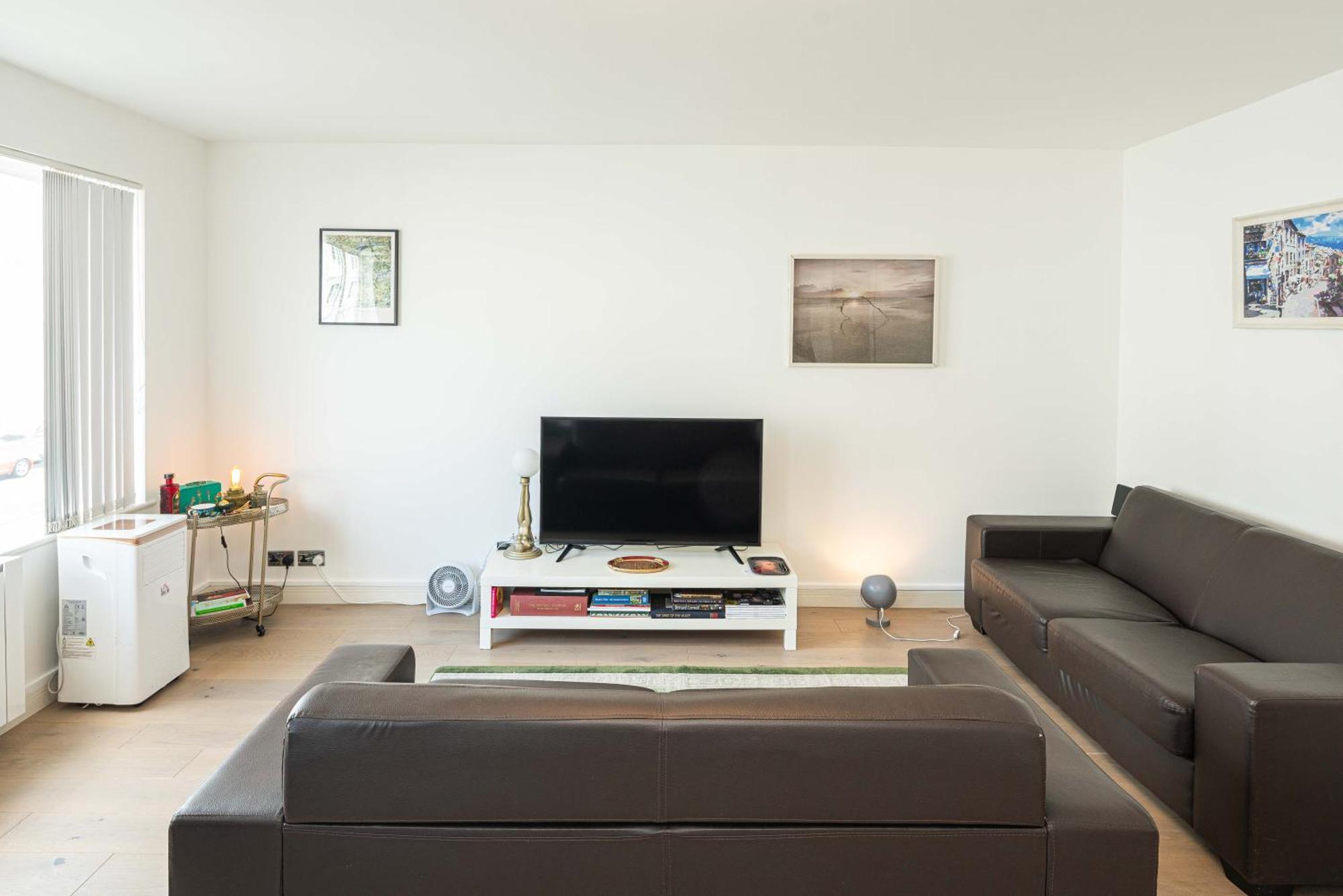 Newly Renovated 2-Bed, 2-Bath Edwardian Home In Paddington, Just Mins Walk To Hyde Park, Lancaster Gate, Kensington Gardens, Little Venice, And The West End, Zone 1