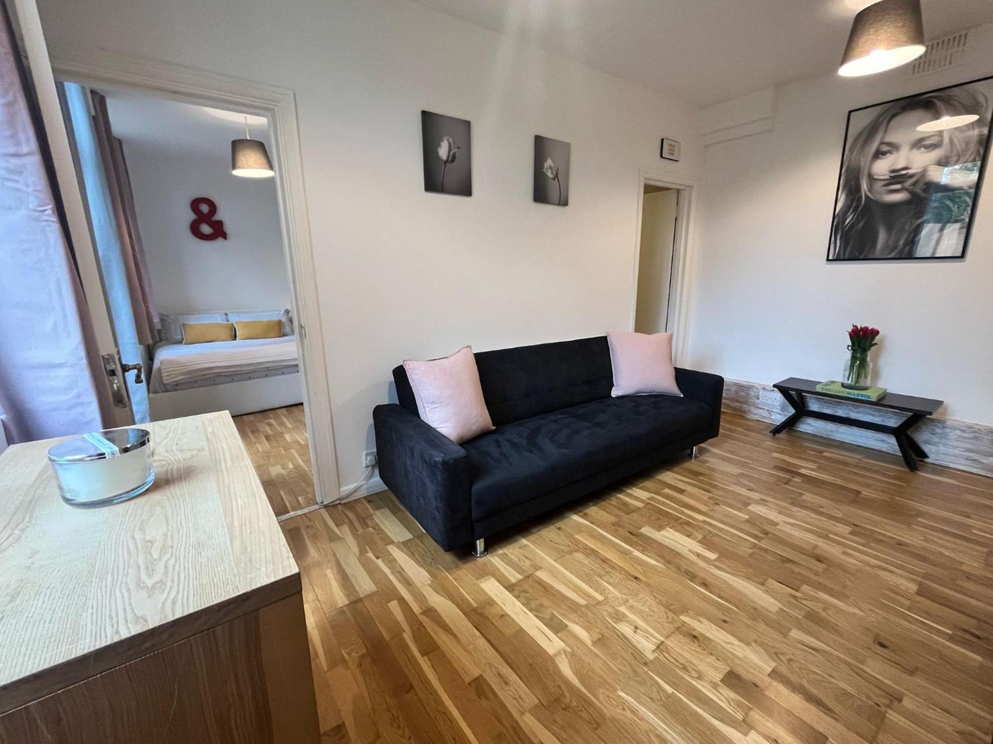 Charming 1-bedroom Southfields, Apartment *