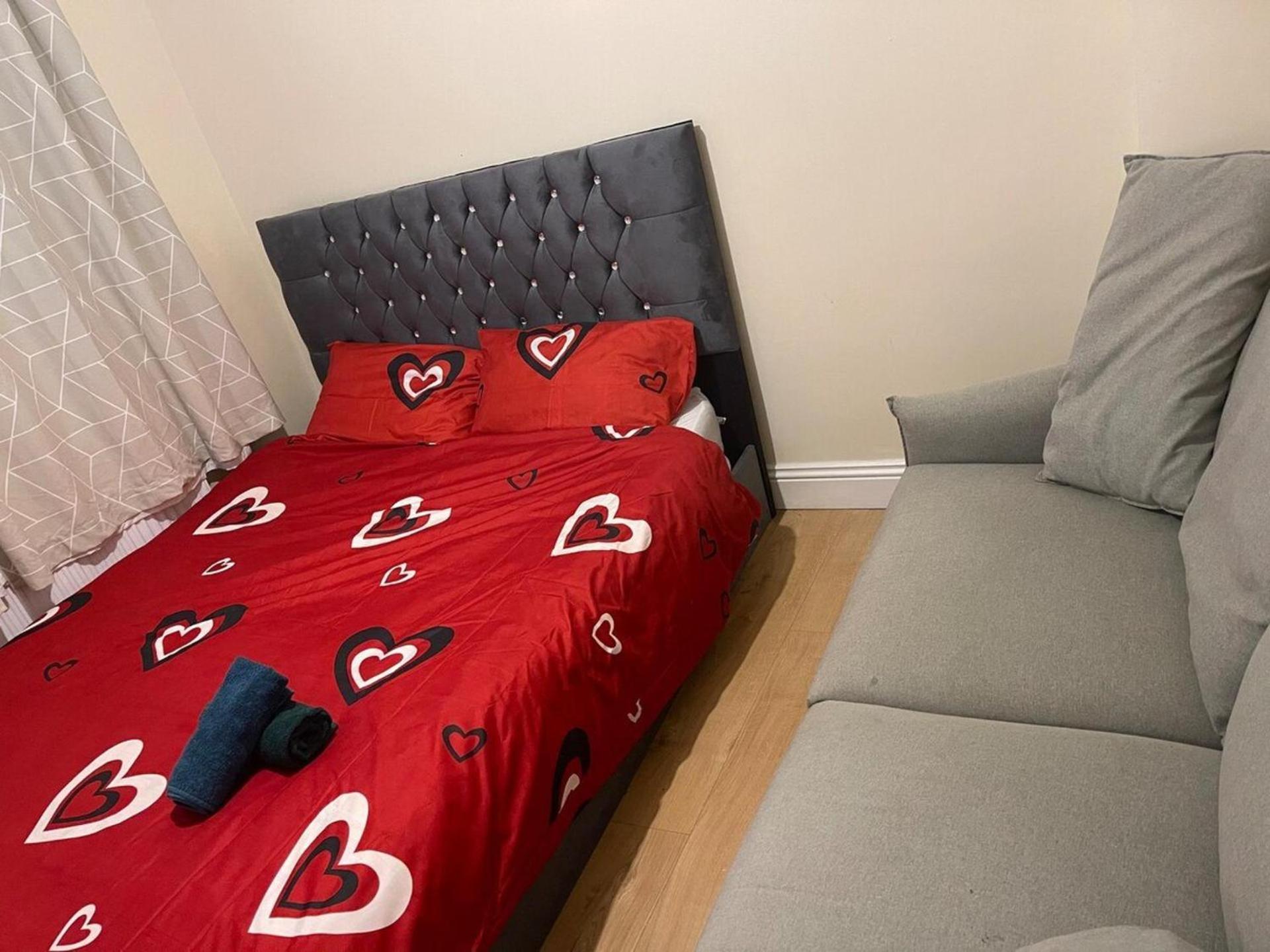 4 Beds Sleeps 15 Near Lcy Airport & Excel London Holiday home