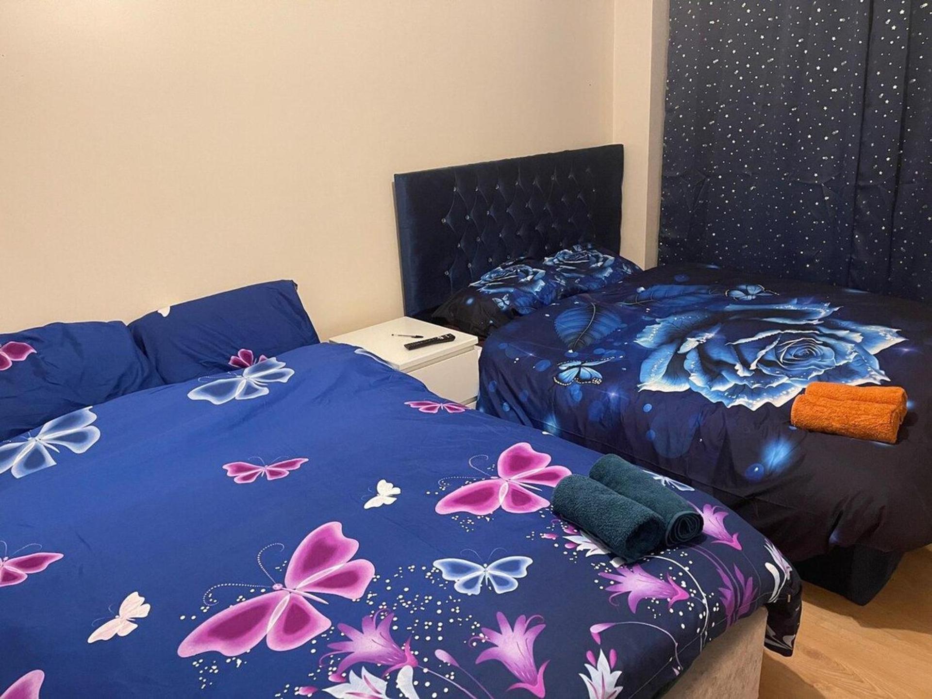 4 Beds Sleeps 15 Near Lcy Airport & Excel London *