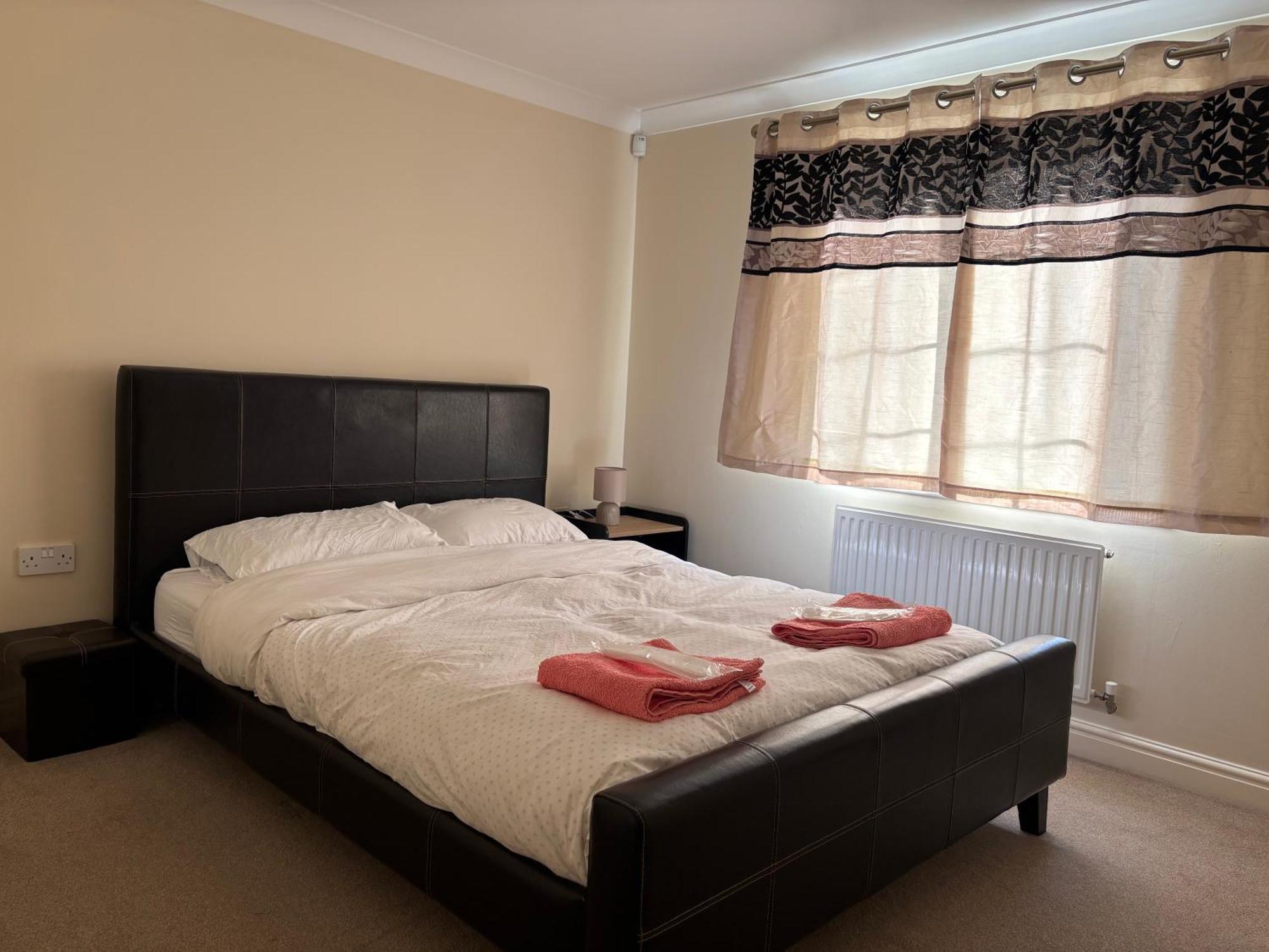 2-bedroom Flat, South Wimbledon Apartment London