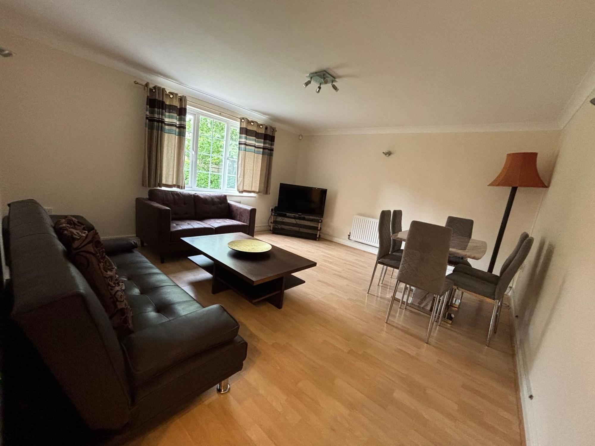 2-bedroom Flat, South Wimbledon Apartment