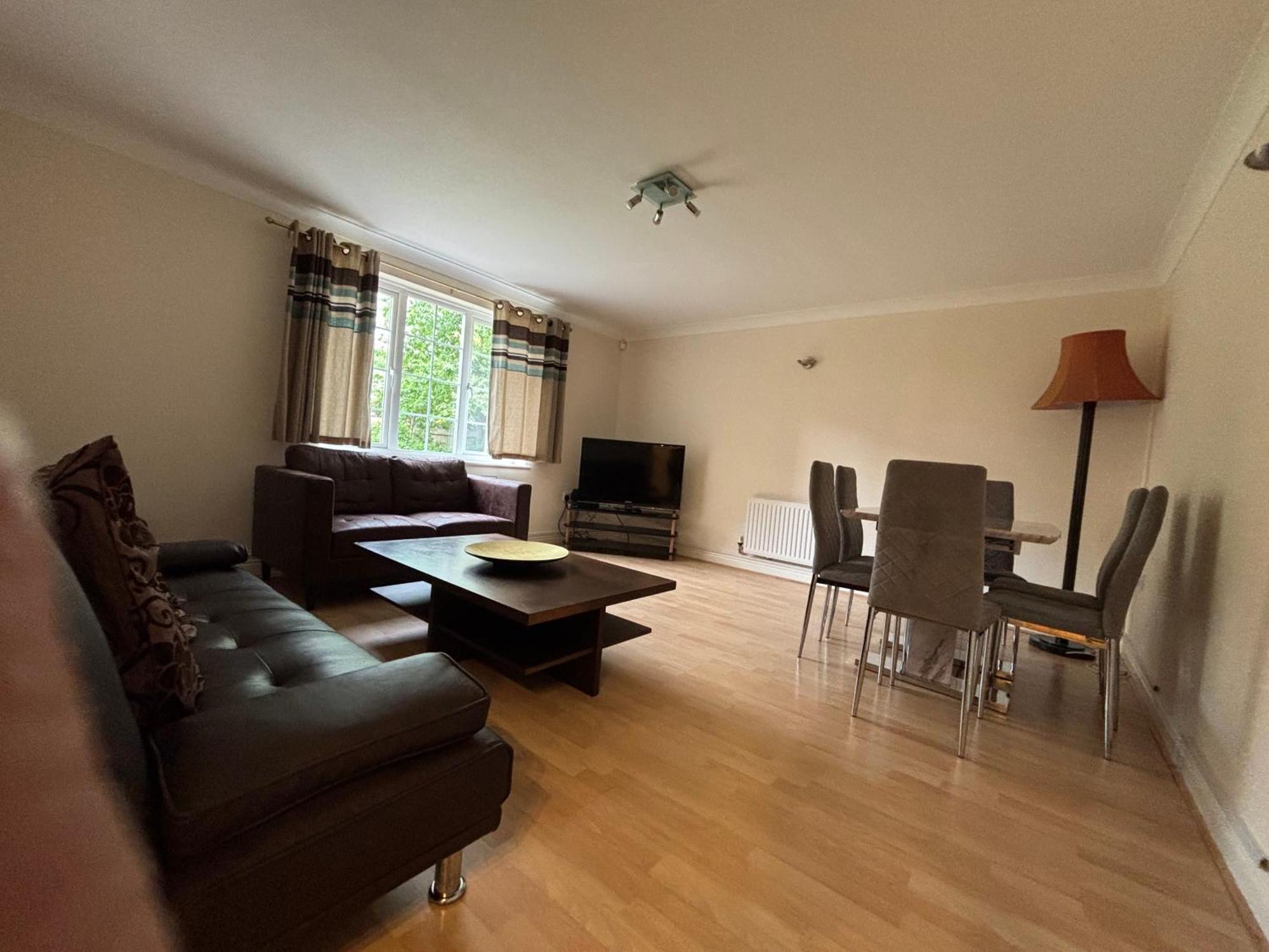 2-bedroom Flat, South Wimbledon Apartment