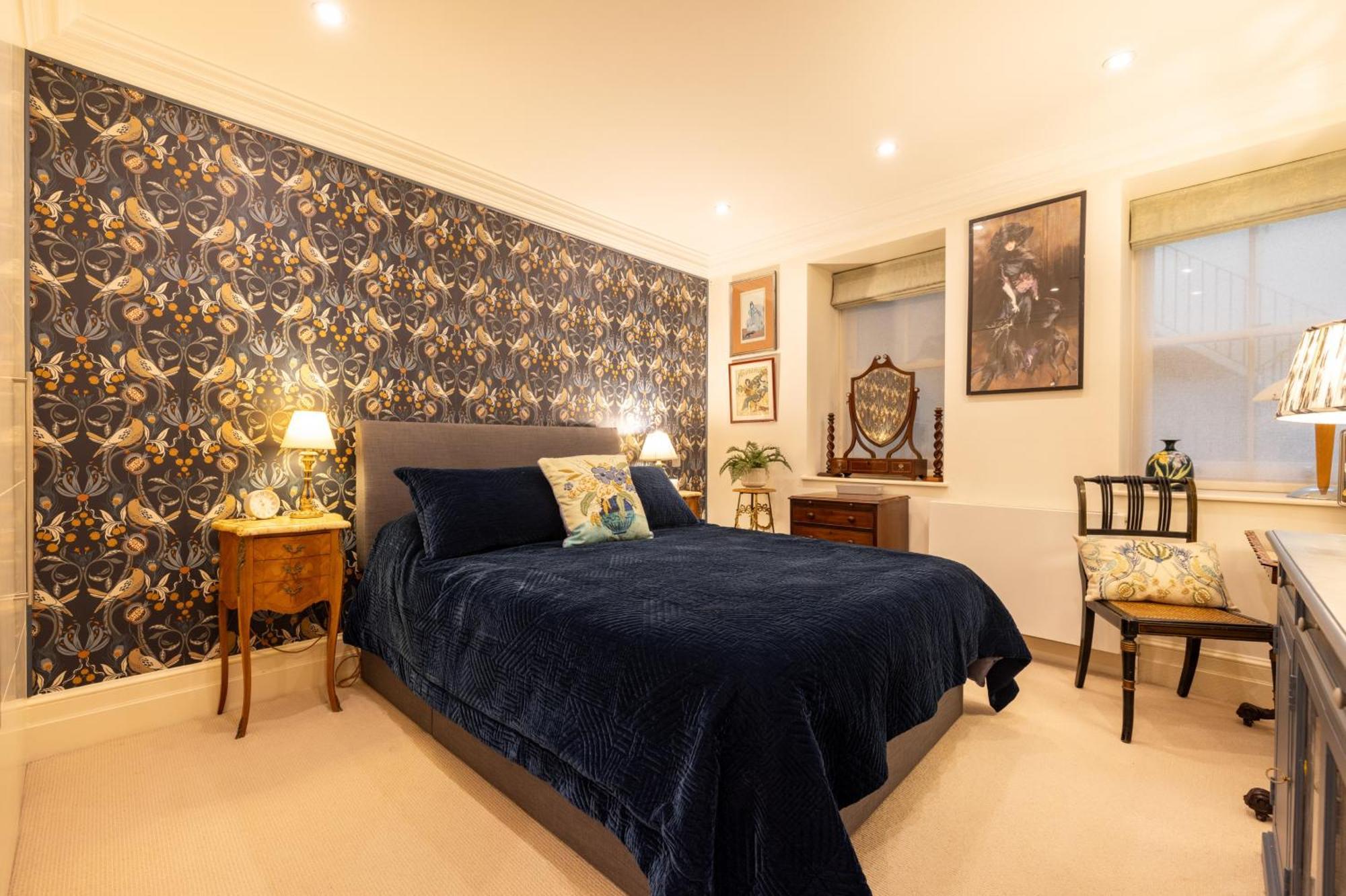 Paddington 7-bed 13-guest Massive House W Patio * London