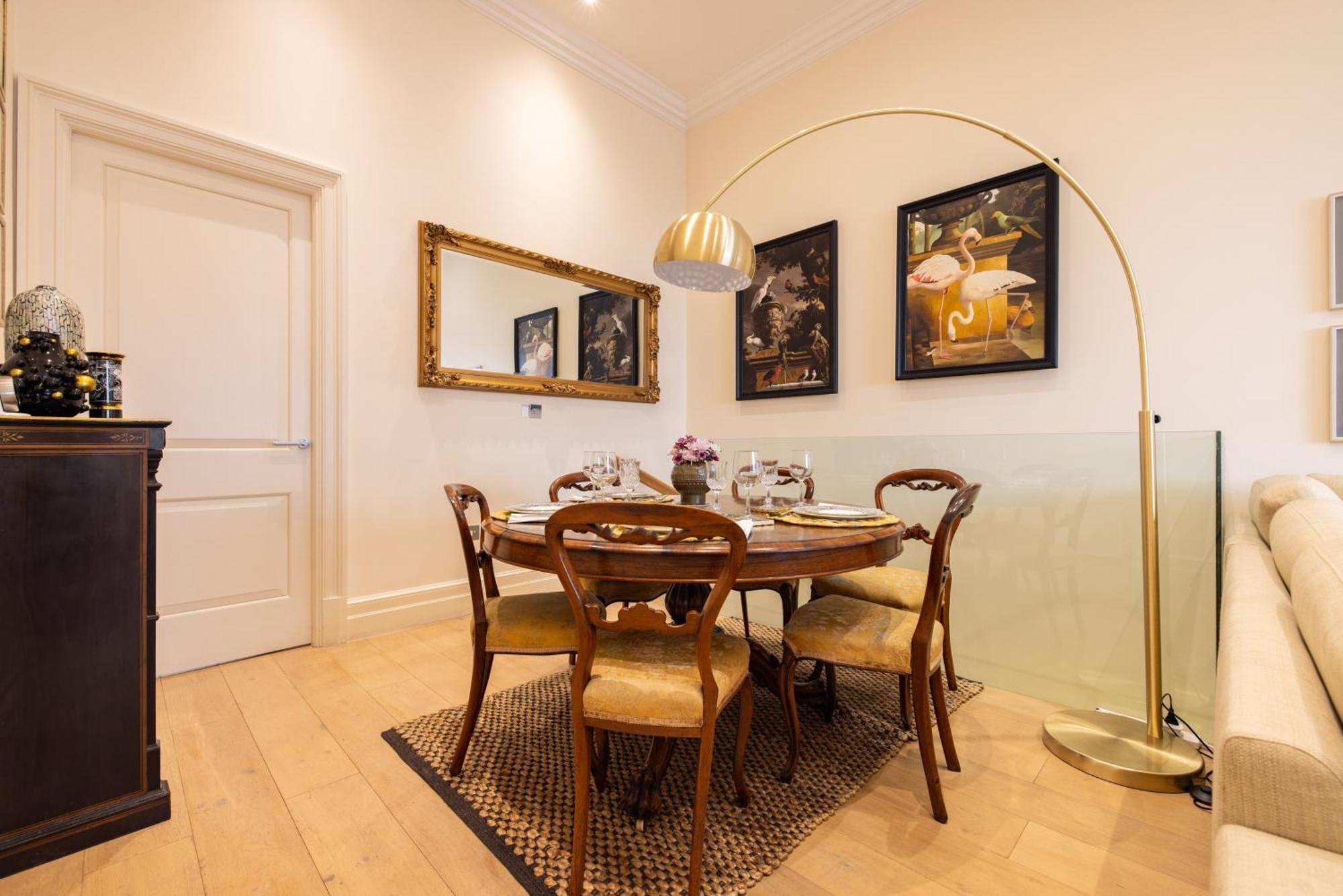 Apartment Paddington 7-bed 13-guest Massive House W Patio
