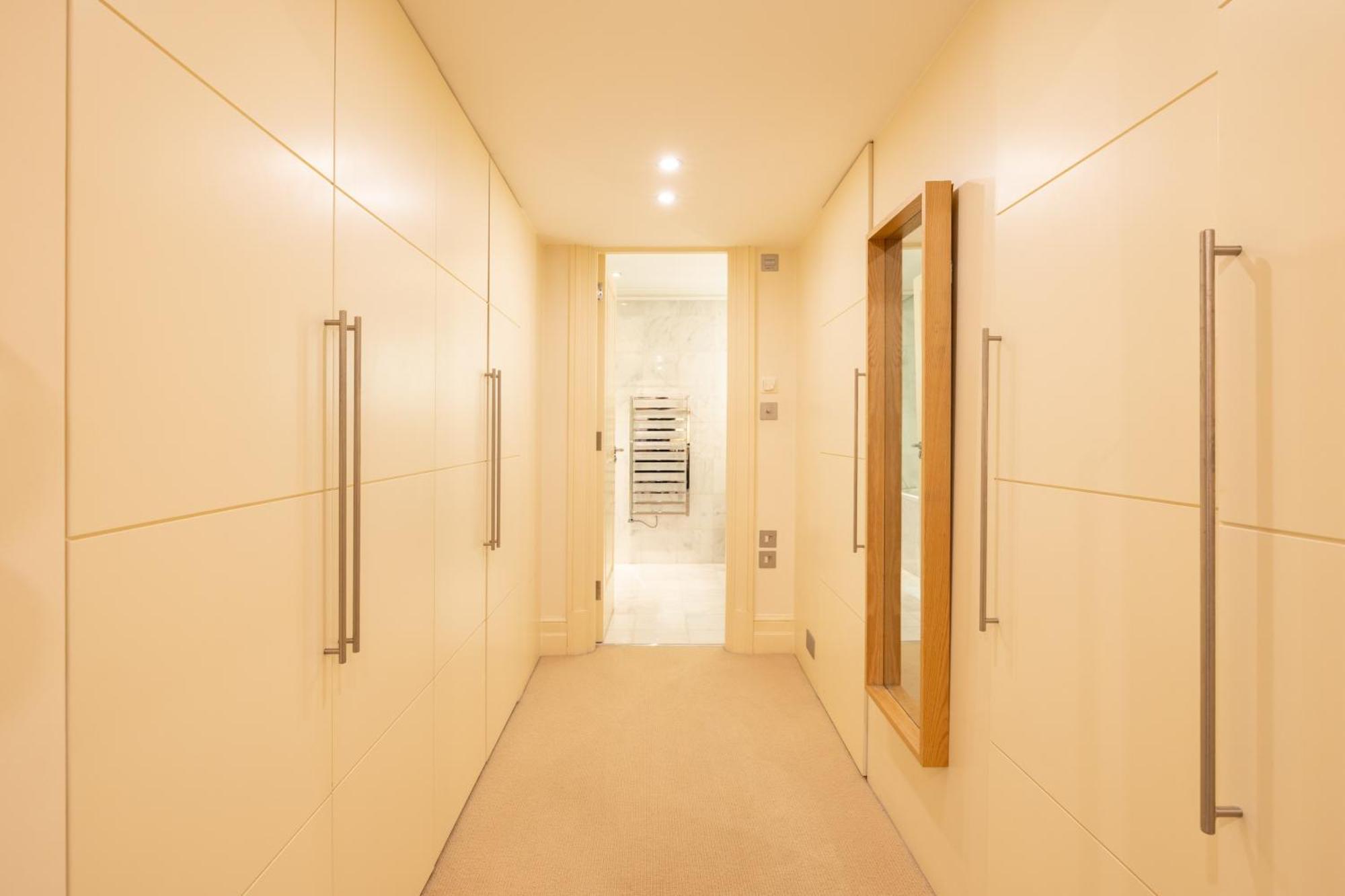 Paddington 7-bed 13-guest Massive House W Patio Apartment *