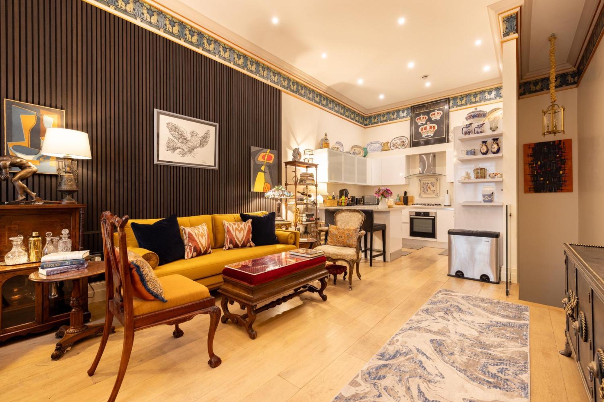 Paddington 7-bed 13-guest Massive House W Patio