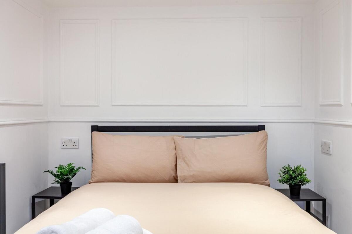 Two Bedroom Flat Next To Paddington St Apartment *