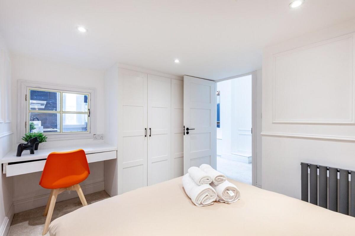 Two Bedroom Flat Next To Paddington St Apartment London