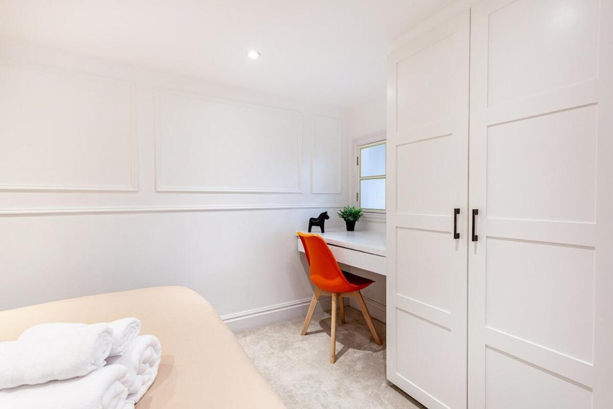 Two Bedroom Flat Next To Paddington St Apartment *