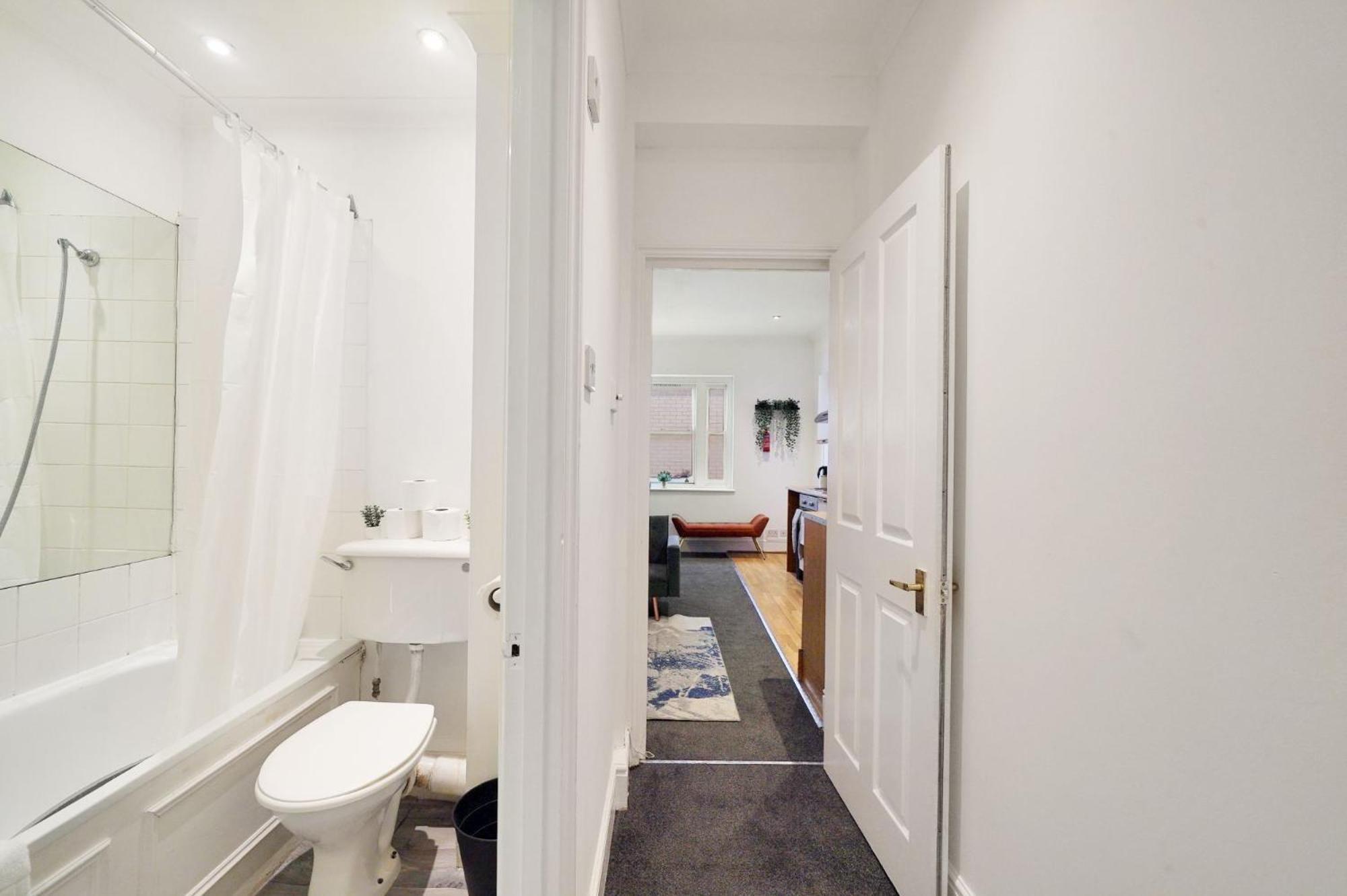 One Bed In Bayswater Apartment