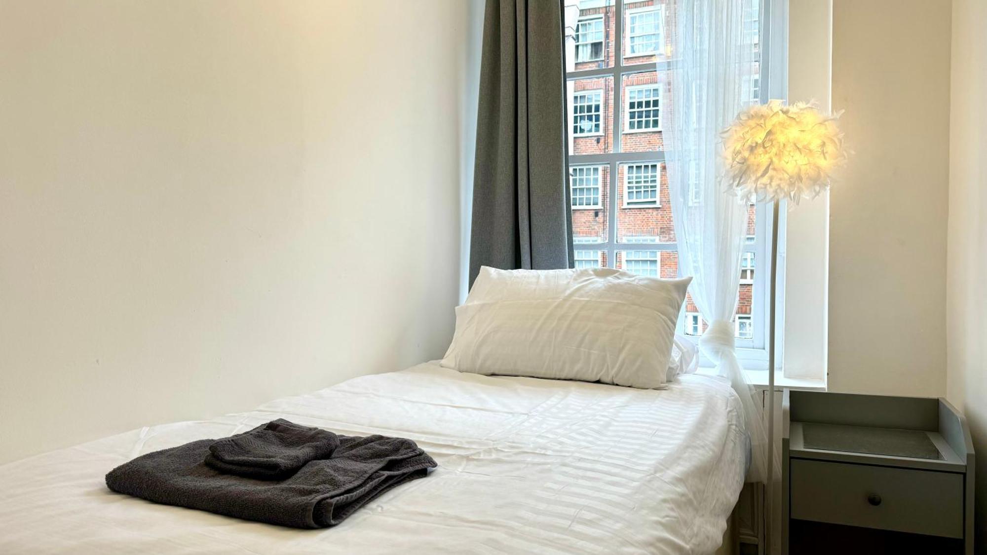 Stylish 2 Bedroom By Ali *