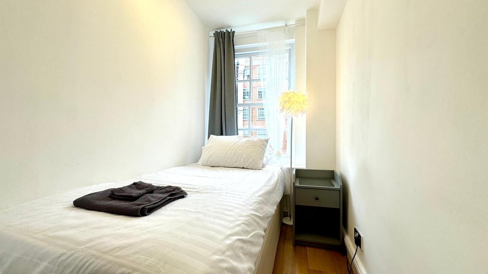 Stylish 2 Bedroom By Ali *