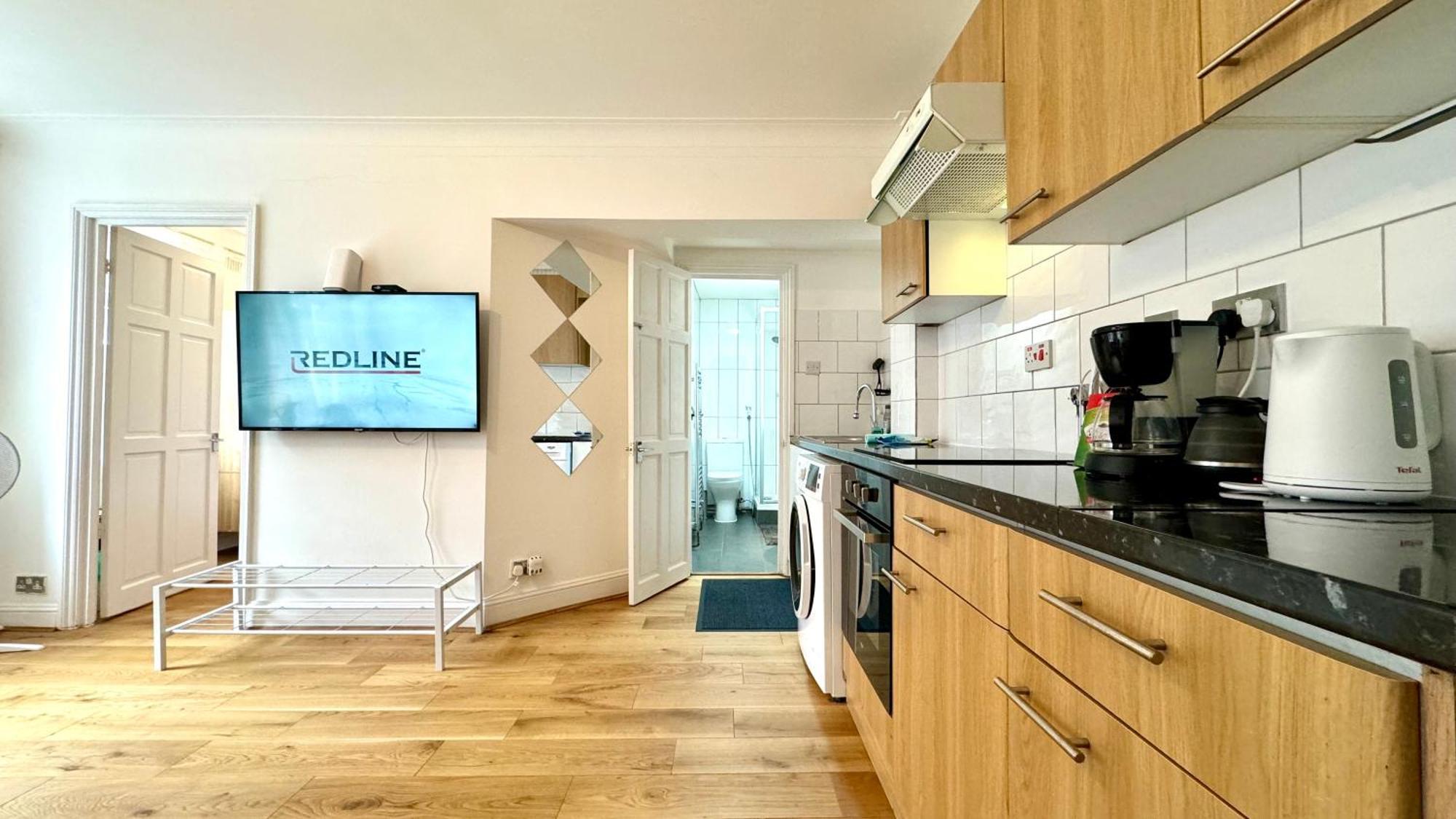 Stylish 2 Bedroom By Ali *