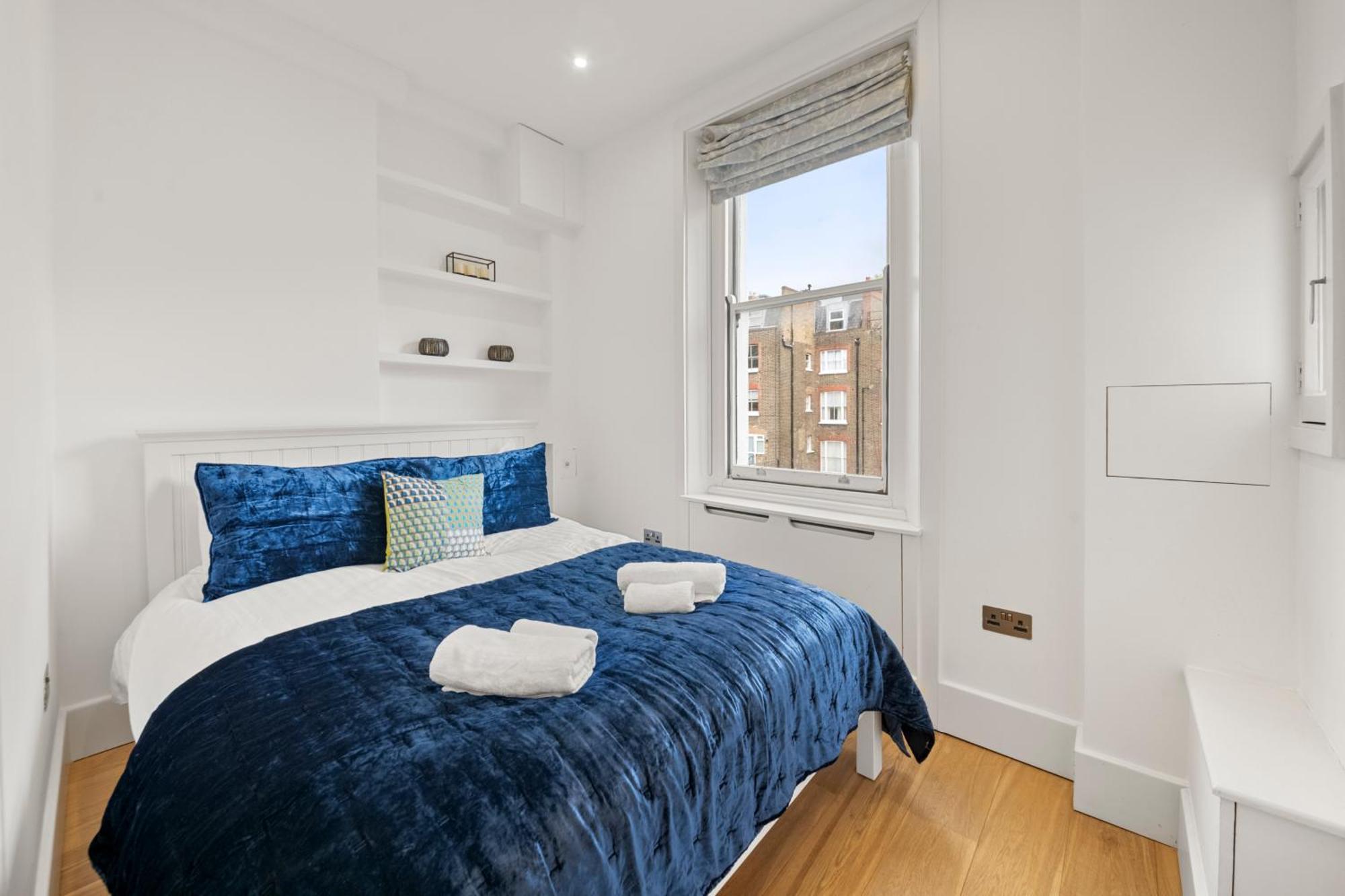 Prime 2 Bedroom Apt, Kensington Garden Square View Apartment London