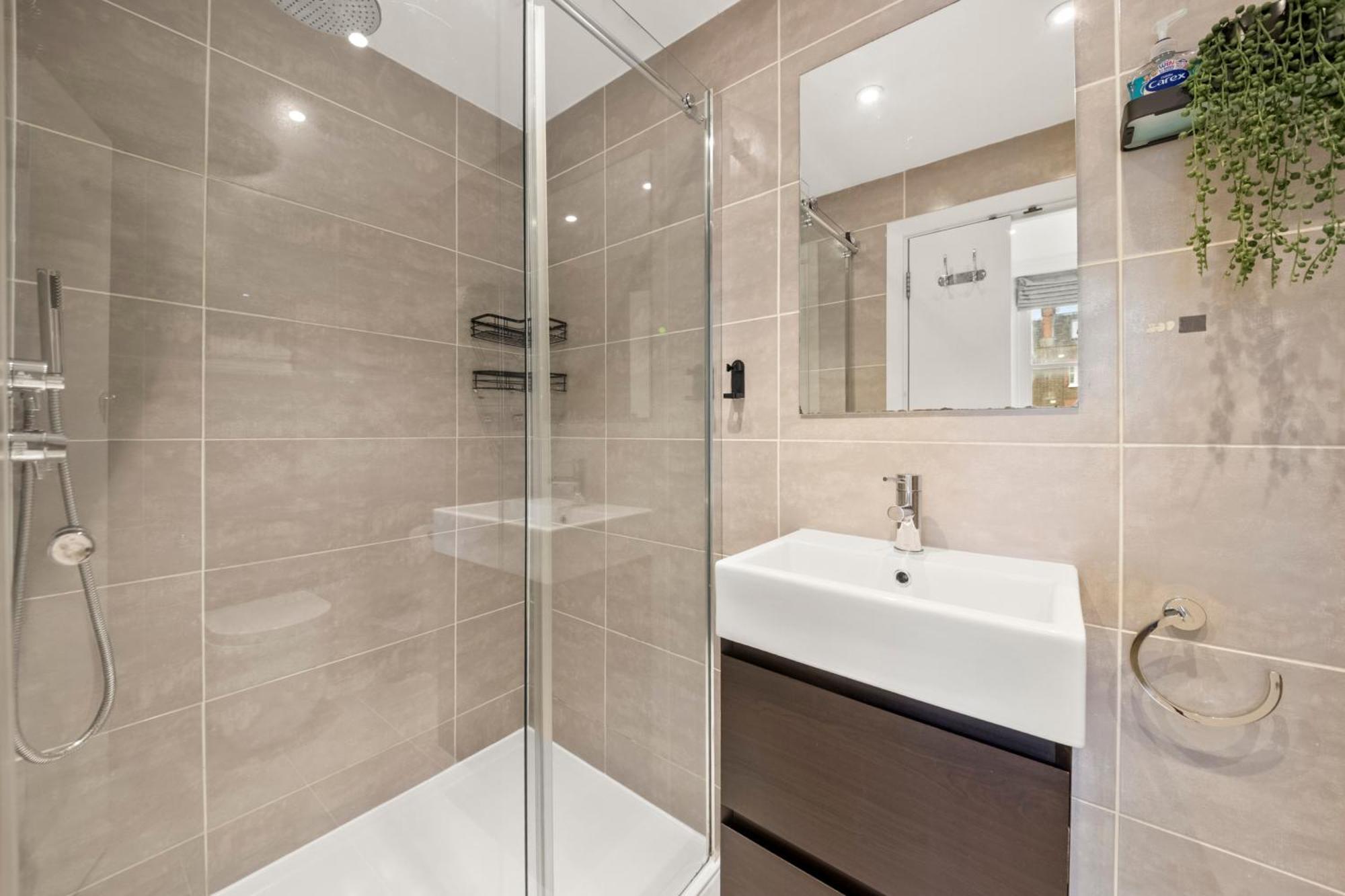Prime 2 Bedroom Apt, Kensington Garden Square View