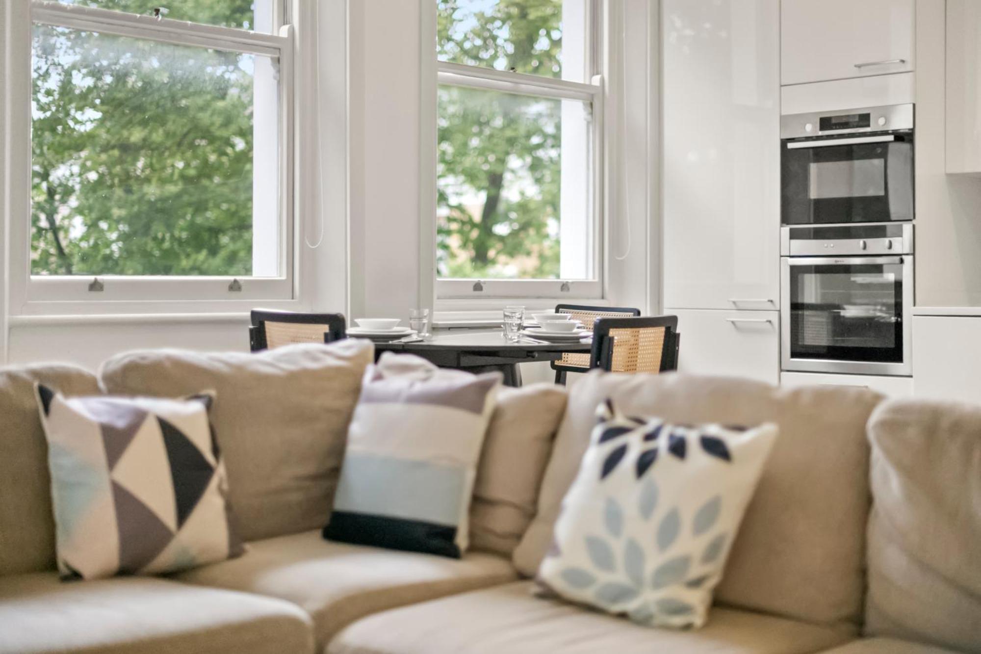Apartment Prime 2 Bedroom Apt, Kensington Garden Square View London