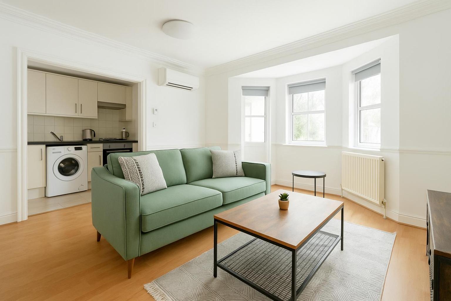 Modern Flat With Classic Charm - Goldhawk London