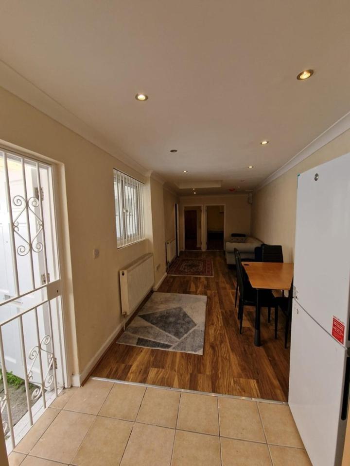 Apartment Stylist And Spacious - Sleeps 3 With Links