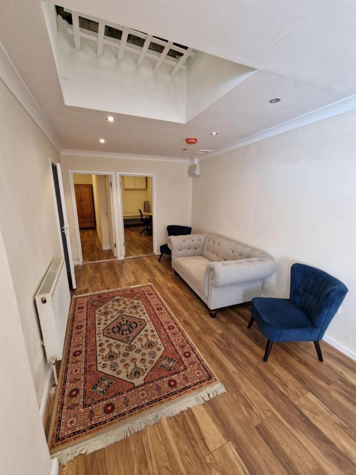 Stylist And Spacious - Sleeps 3 With Links Apartment London