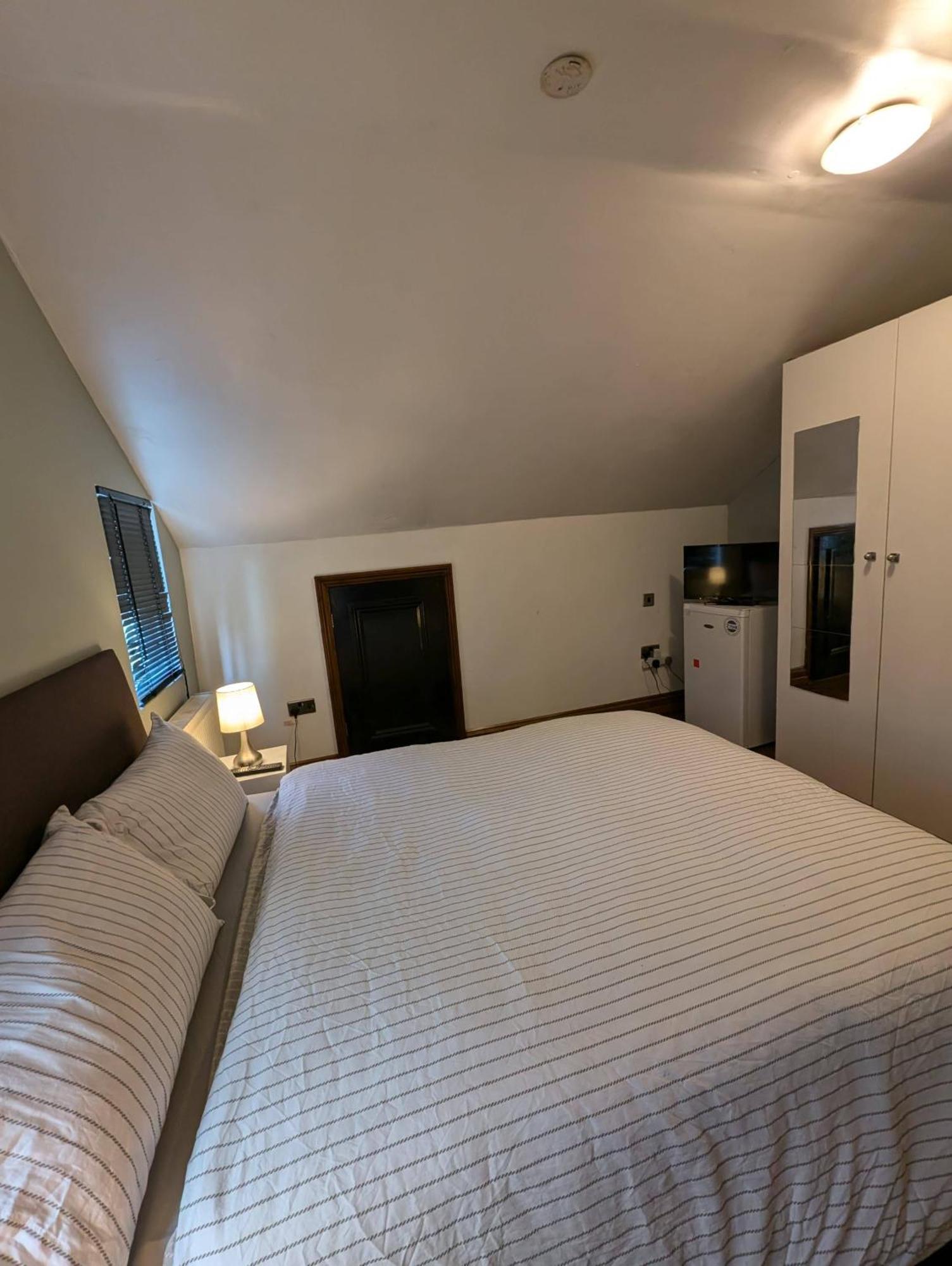 3b-10min Airport Ldn Free Parking Apartment