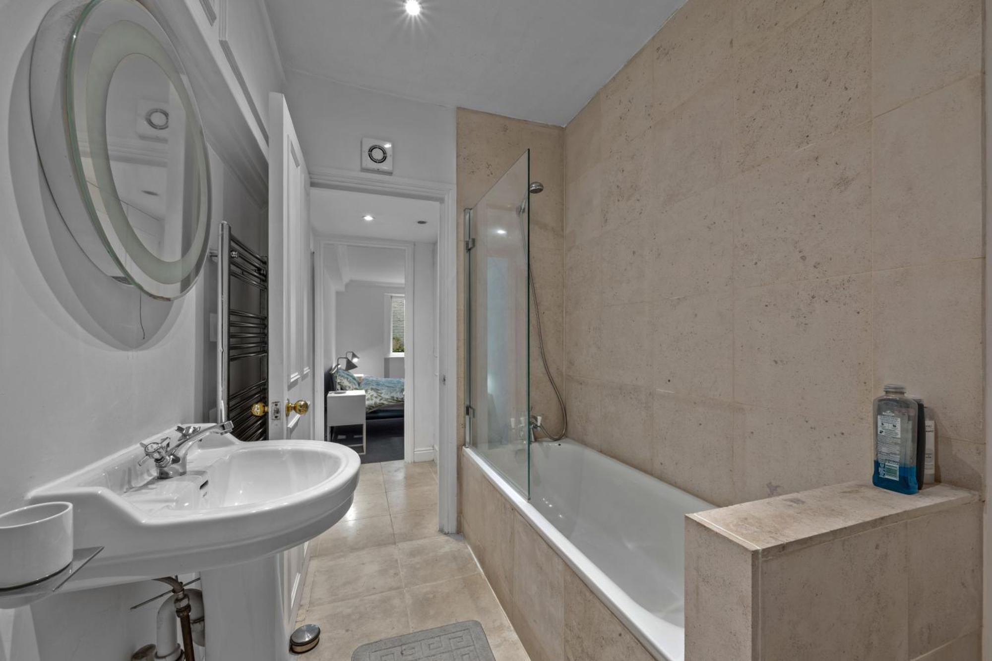 Chelsea 1-bed Flat With Patio *