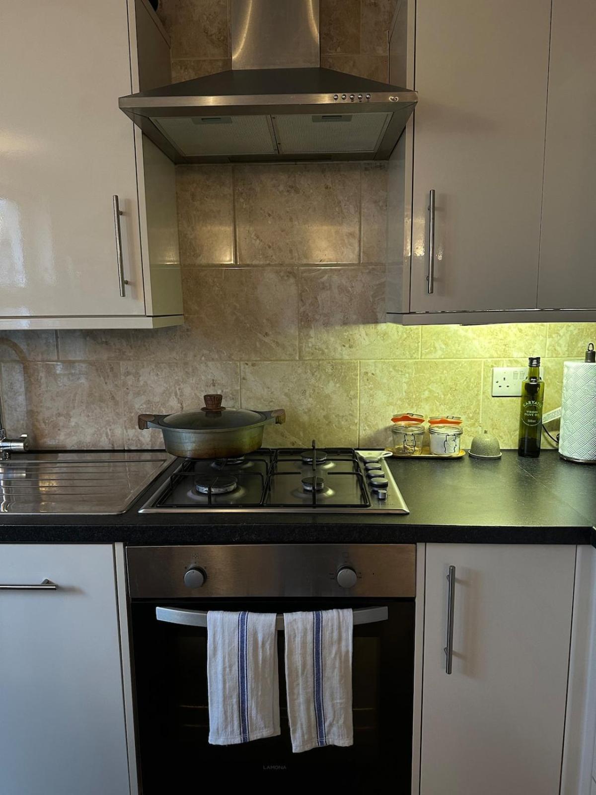 Clapham South - Large 1 Bed Penthouse Apartment